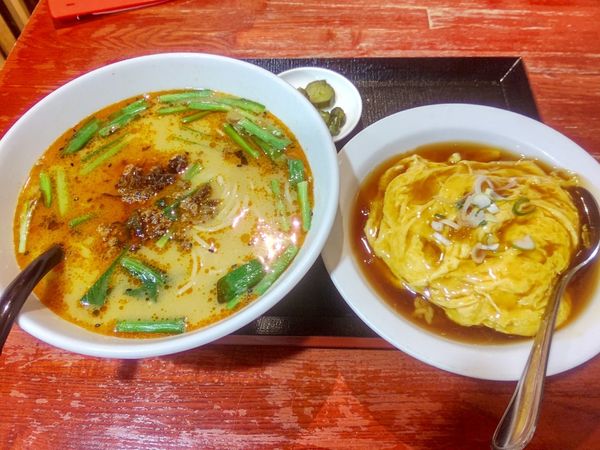 「ラーメンセット(担々麺＋天津丼)880円」@中国本場的料理 華龍飯店 高崎モントレー店の写真