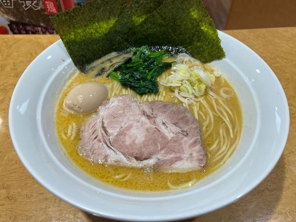 「濃厚鳥豚骨味玉入り810円＋大盛り（2玉）220円」@鶏番長の写真