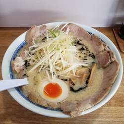 背脂味噌ラーメン　ネギ+チャーシュー