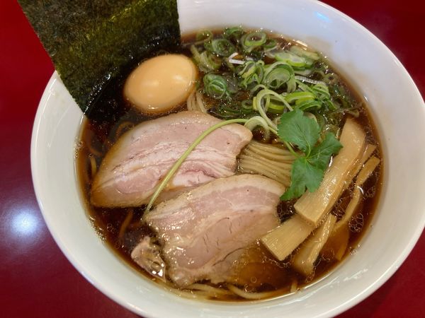 「煮干しラーメン＋味玉」@らーめん ふじとんぼの写真
