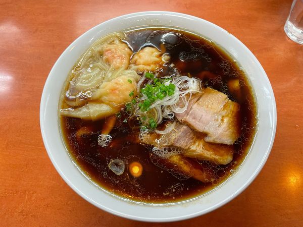 「濃口醤油＋えびわんたん」@日陰の写真