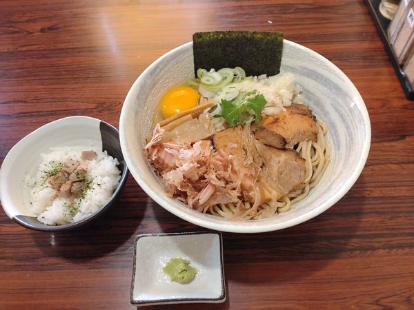 「限定　真鰯の背脂まぜそば　追い飯付き」@麺屋 ひな多の写真