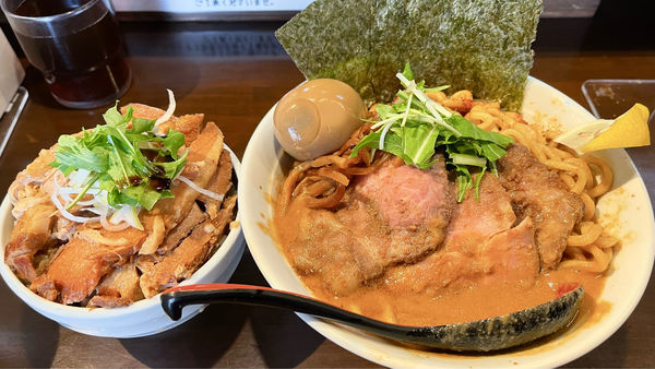 「木曜日限定 特超絶濃厚鶏そば+麺中盛り+肉飯」@葉月直系 きりきり舞の写真