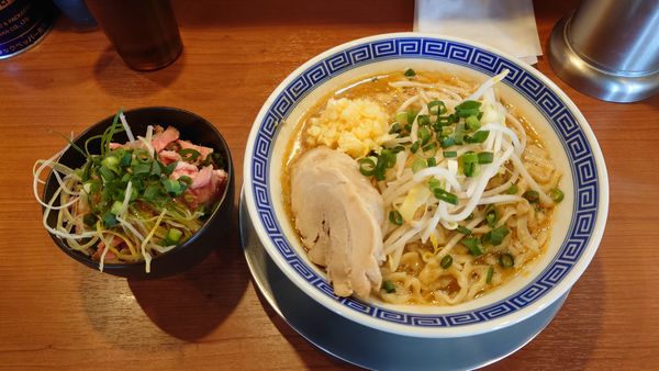 「味噌ラーメン 900円 + ネギチャーシュー丼 150円」@びんびん豚 坂戸店の写真