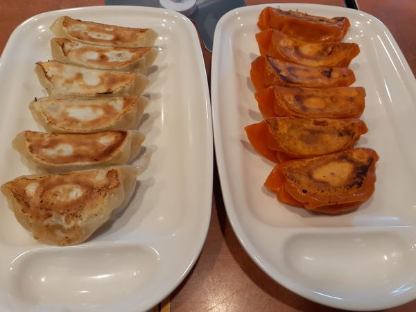 「焼き餃子、赤餃子」@バーミヤン 向ヶ丘遊園駅前店の写真