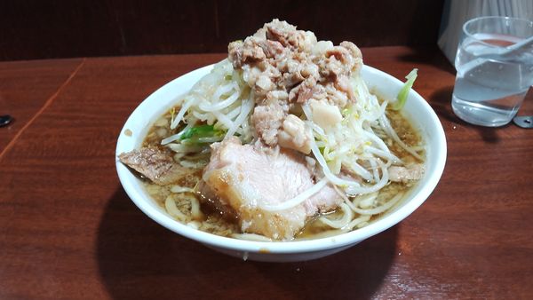 「ラーメン（ヤサイ少なめアブラ）」@D麺の写真