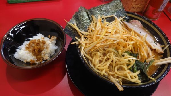 「ネギラーメン赤」@IEKEI_TOKYO 王道家直系の写真
