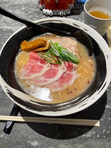 「醤油（麺大盛）＋肉増し」@バロンヌードルの写真