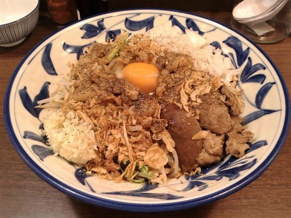 「汁なし大(880円)+生卵(50円)」@豪麺MARUKOの写真