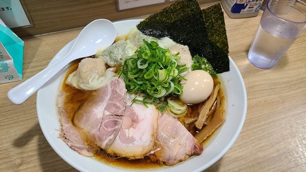 「特製ラーメン、大、ワンタン②　3/17」@覆めん 花木の写真