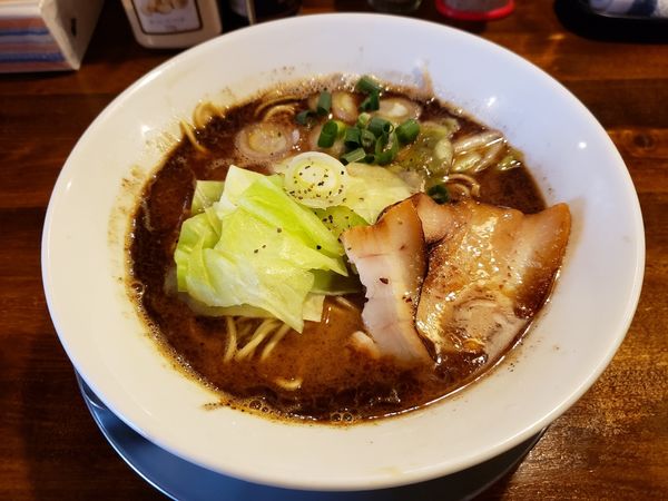 「黒マー油らーめん」@らー麺屋台 骨のzuiの写真