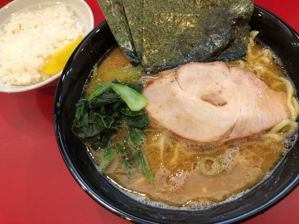 「ラーメン(並)＋ライス」@杉田家 千葉駅前店の写真