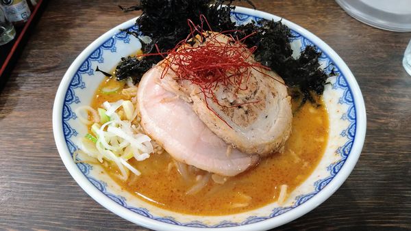 「辛味噌(小・辛さ２)+岩海苔･巻きバラチャーシュー」@味噌ラーメン 雪ぐにの写真