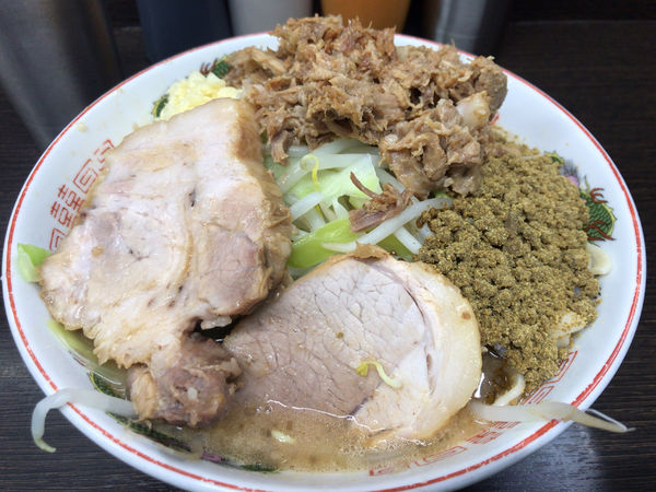 「ラーメン(ニンニク)+ほぐし豚+カレー 950円」@ラーメン二郎 川越店の写真
