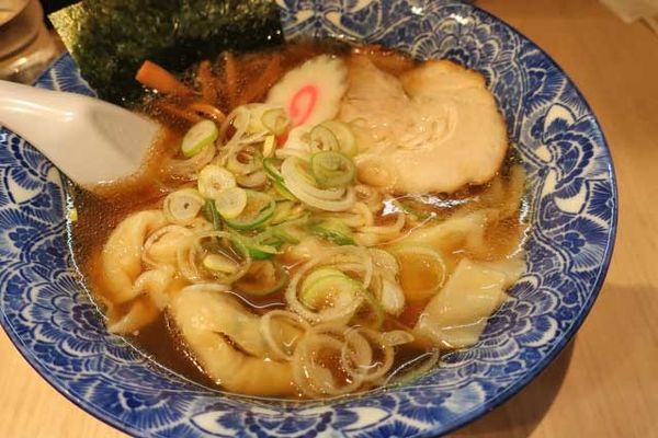 「ワンタン麺　700円」@肉厚わんたん麺と手作り焼売 ら麺亭 浅草支店の写真