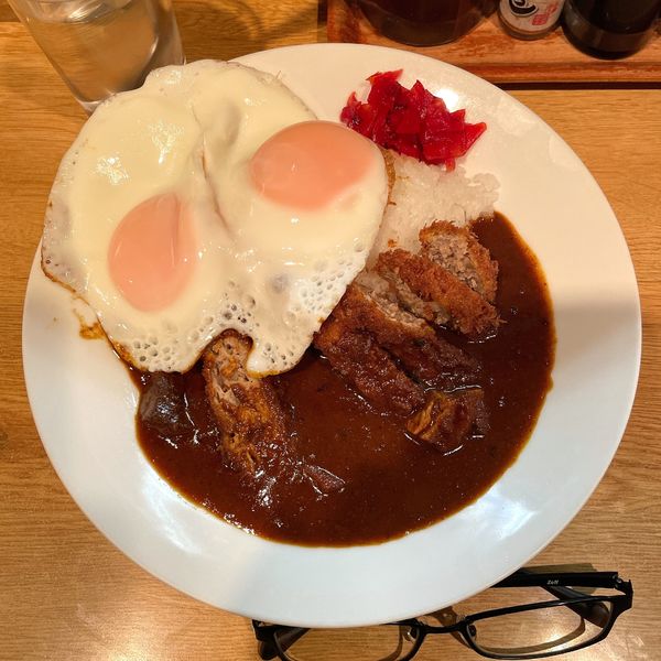 「メンチカレーライス 目玉焼」@スワチカの写真