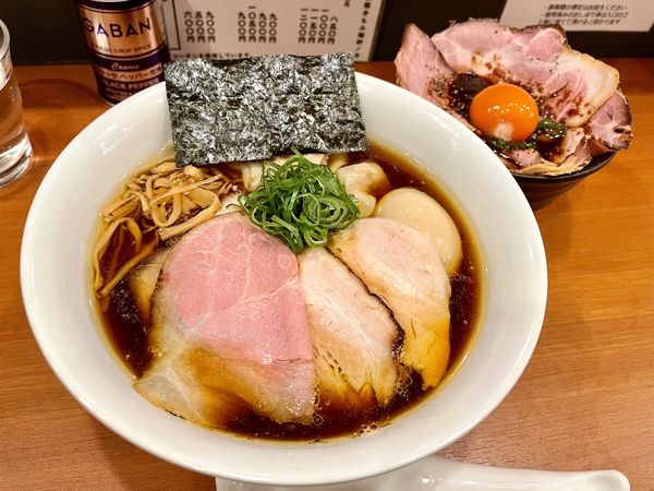 「特製醤油ラーメン1200＋ローストポーク丼450」@自家製手もみ麺 鈴ノ木の写真