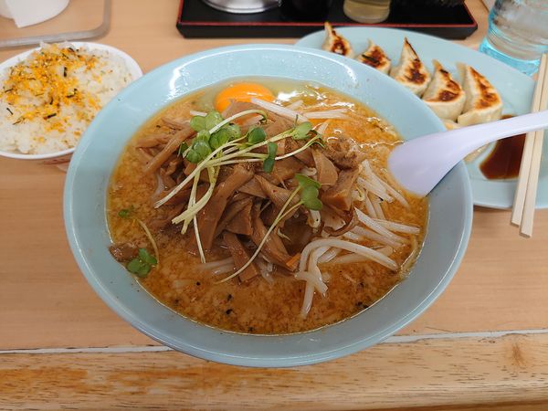 「味噌メンマ+生卵」@くるまやラーメン 箕輪店の写真