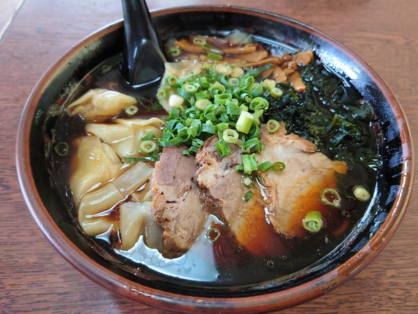 「ワンタンラーメン 900円」@味の終着駅 次郎長の写真