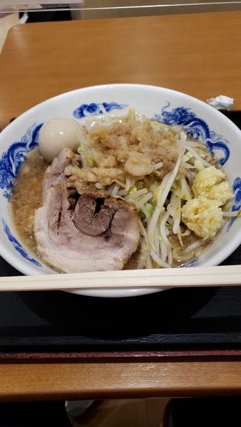 「豚たまラーメン【全マシ】ニンニクダブル🧄🧄」@ジャンクガレッジ イオン北戸田店の写真
