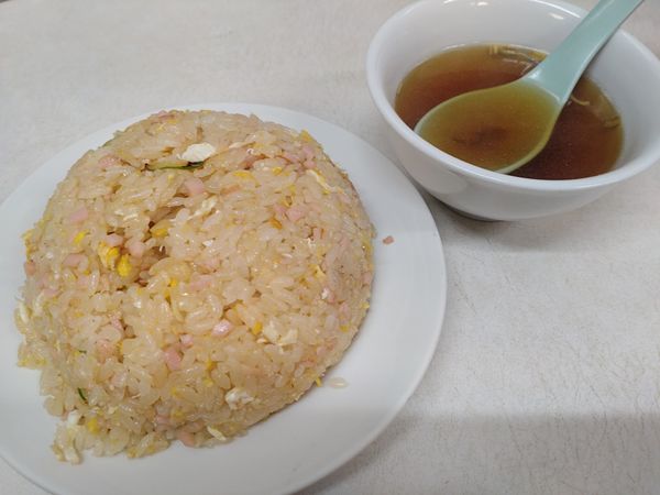 「ミニチャーハンセット（ギョーザ）　１０００円　※」@交通飯店の写真