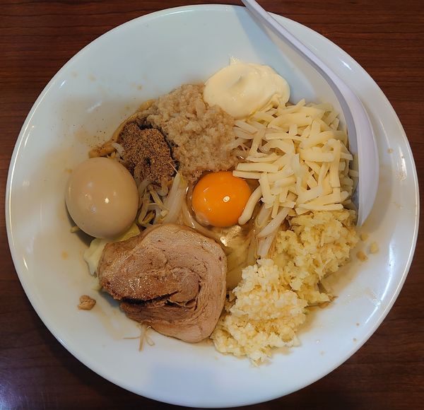 「マカナイ+味玉(950円)」@メガガンジャの写真