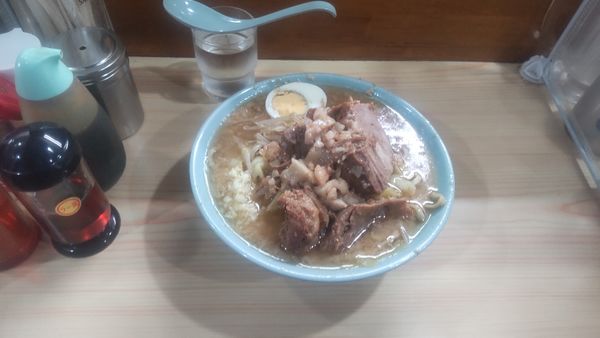 「富士丸ラーメン（麺半分）ニンニク少なめ」@ラーメン富士丸 明治通り都電梶原店の写真