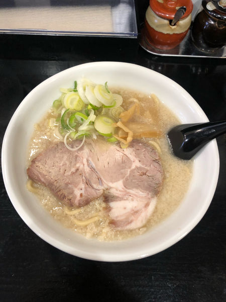 「ラーメン(太麺)」@頂美豚骨 かたおかの写真