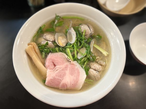 「限定3 あさりとセリの塩蕎麦900円」@麺家 うえだの写真