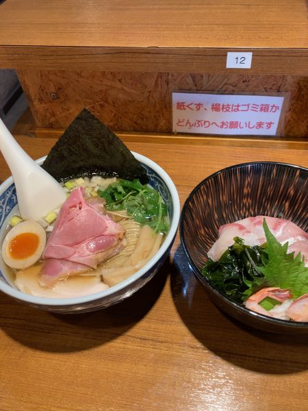 「煮干そば白醤油＆海鮮丼　1250円」@寿製麺よしかわ 川越店の写真