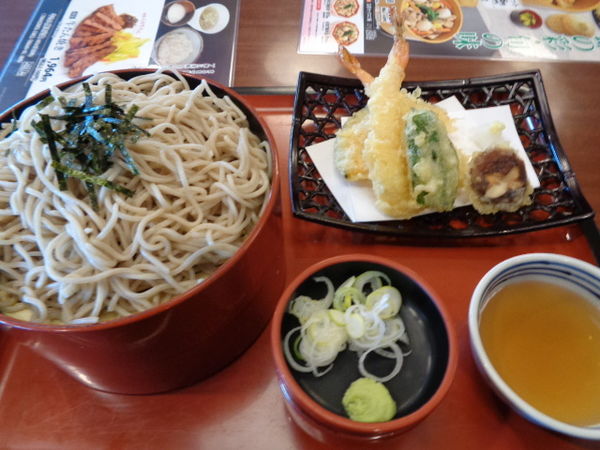 「天ざるそば 850円、大盛 120円、瓶ビール 760円」@和風レストラン まるまつ 福島中央店の写真