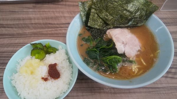 「ラーメン・並(¥700+無料ライス)」@横浜ラーメン 武蔵家 中野本店の写真