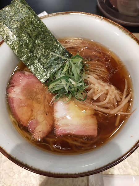 「地鶏醤油そば」@麺屋さすけ 本店の写真