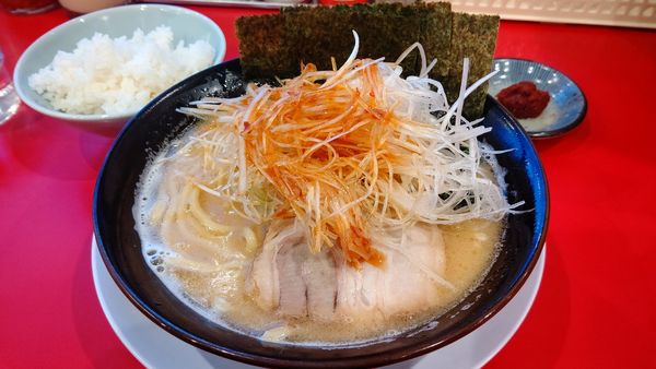 「ラーメン味噌７５０円&辛ネギ１５０円＋辛玉５０円サーライス」@葵一家の写真