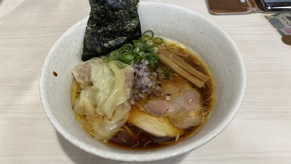 「ワンタン麺（醤油）」@麺や 魁星の写真