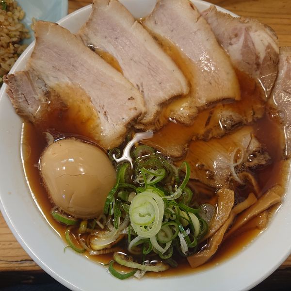 「チャーシューメン1050円、半チャーハンセット300円他」@らーめん大翔の写真