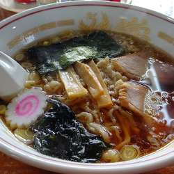 手打ラーメン７００円ライス１５０円餃子４００円