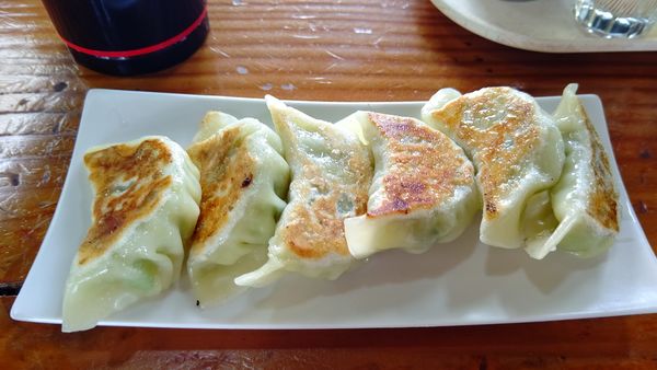 「餃子４００円」@百個ラーメンの写真