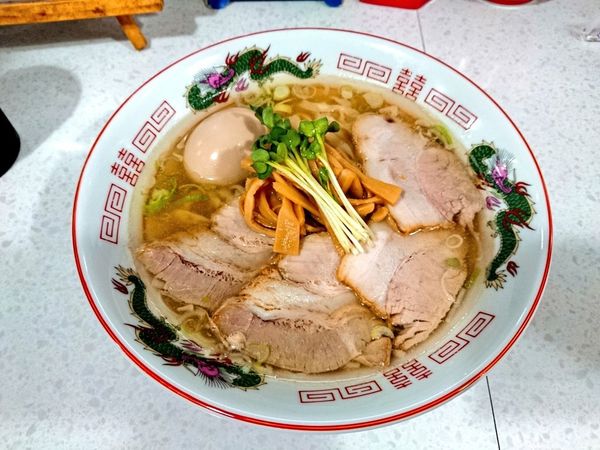 「【限定】極太平打ち手揉み麺の煮干し中華そば(名古屋コーチンの味玉」@ラーメン星印の写真