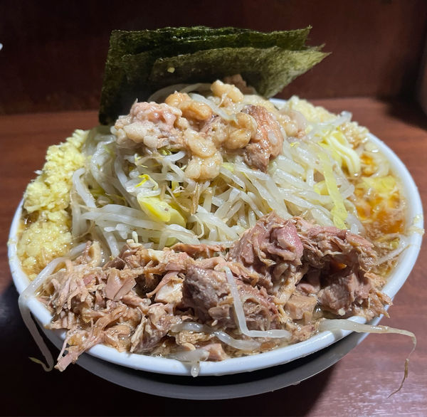 「ラーメン＋ほぐし豚＋チーズ＋海苔＋ショウガ」@D麺の写真