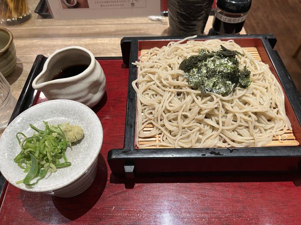 「そば（ざる大盛り）」@三宝庵 荻窪店の写真