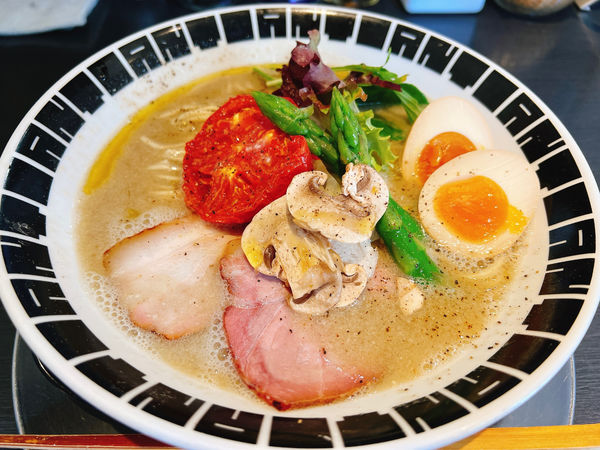 「きのポタ豚骨ラーメン 〜トリュフ仕立て〜」@つけ麺 中華そば アンタイNOODLESの写真