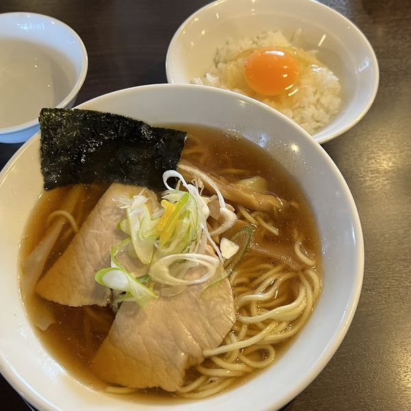 「朝らーめんセット（生玉子＋小ライス）」@煮干し中華 八の写真