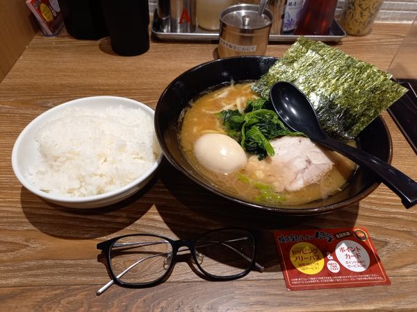 「ラーメン」@横浜家系ラーメン 銀家 川崎銀柳街店の写真