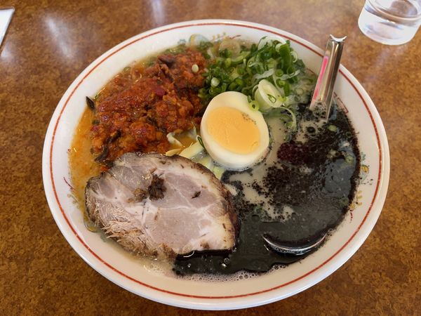 「デビルラーメン」@ラーメン・ホルモン焼肉育元の写真
