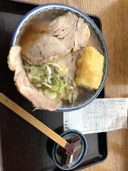 「チャーシューメン大盛り　餅の天ぷら」@美登屋の写真