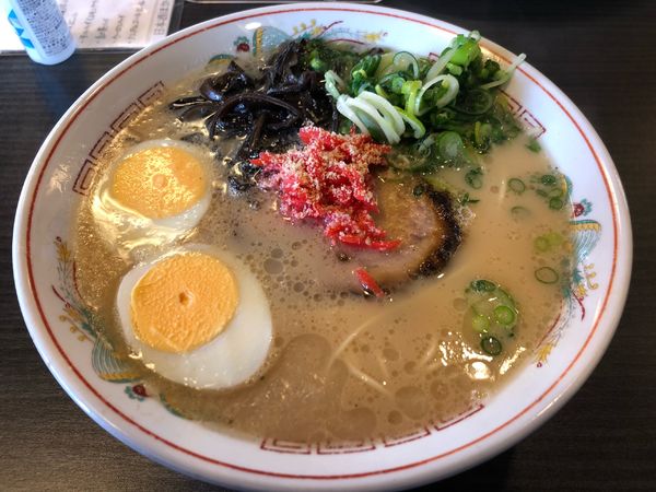 「久留米煮玉子ラーメン790円+替玉150円」@ラーメン・ホルモン焼肉育元の写真