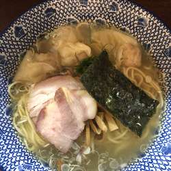ワンタン麺(塩)890円