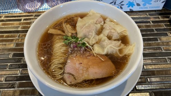 「中華そば＋肉ワンタン」@noodles kitchen GUNNERS 新丸子店の写真