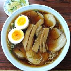 焼豚麺 830円＋茹で卵 30円